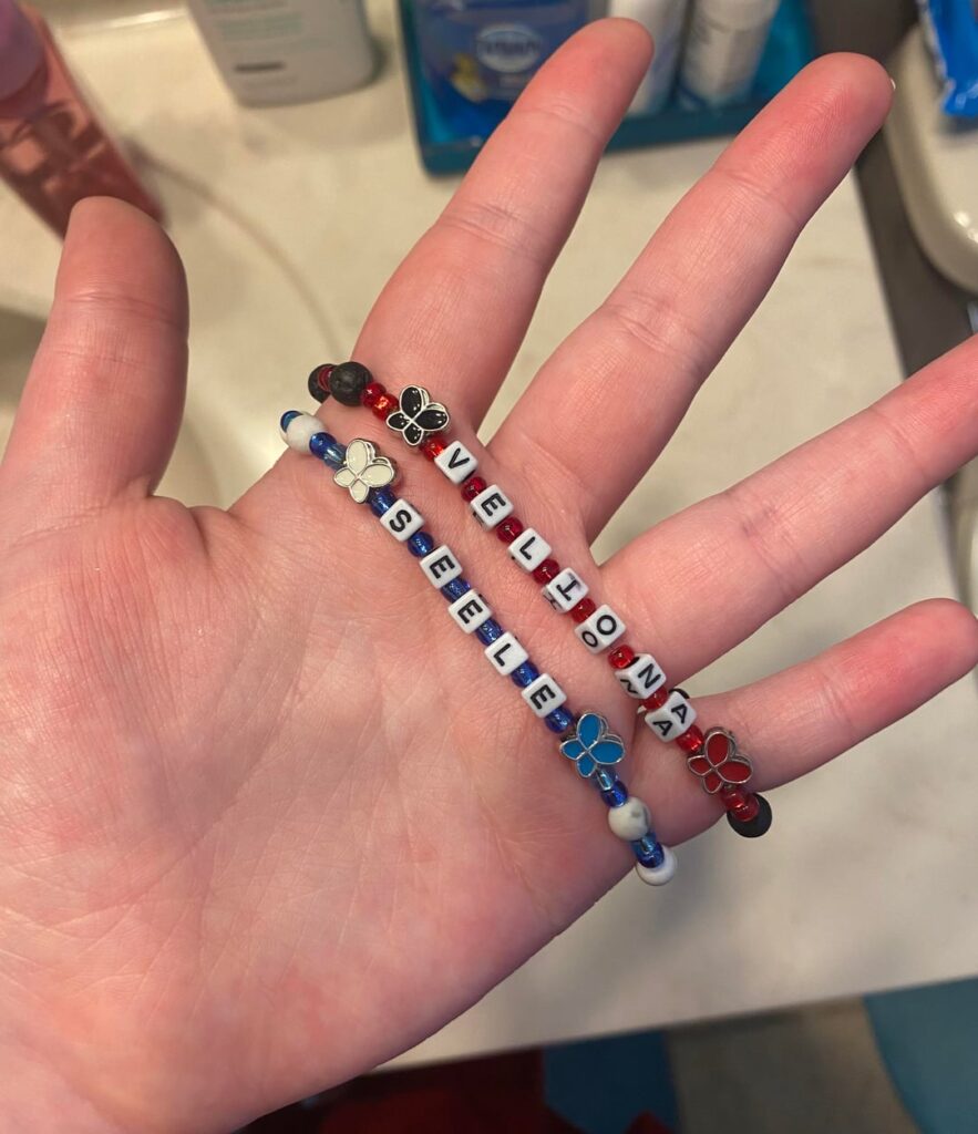 ゼーレとベリオナのブレスレットを作りました:)