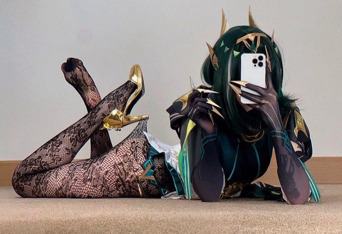 ネフェルのコスプレ (@lunara_fawn 作)