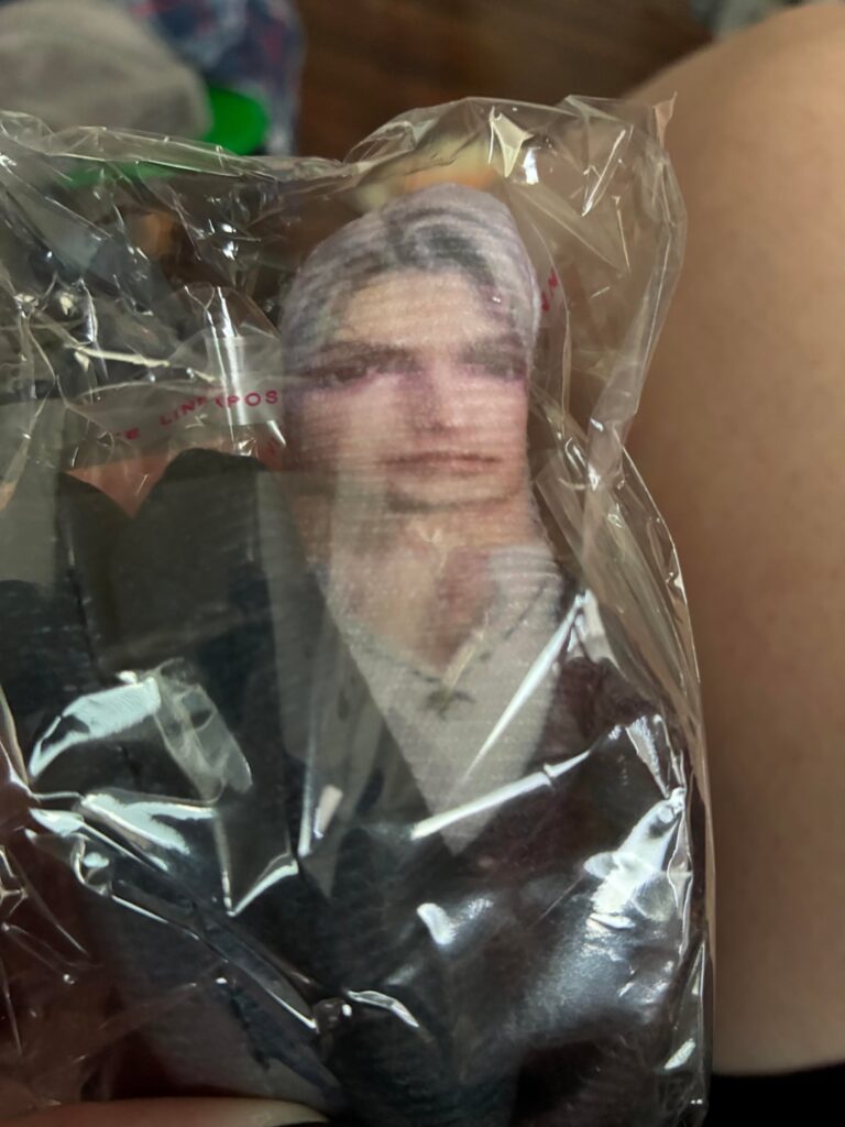 私の元夫がこのひどいサイラス人形を私に買ってくれたのですが、私は泣いてしまいました🤣😂😂😂😂😭😭