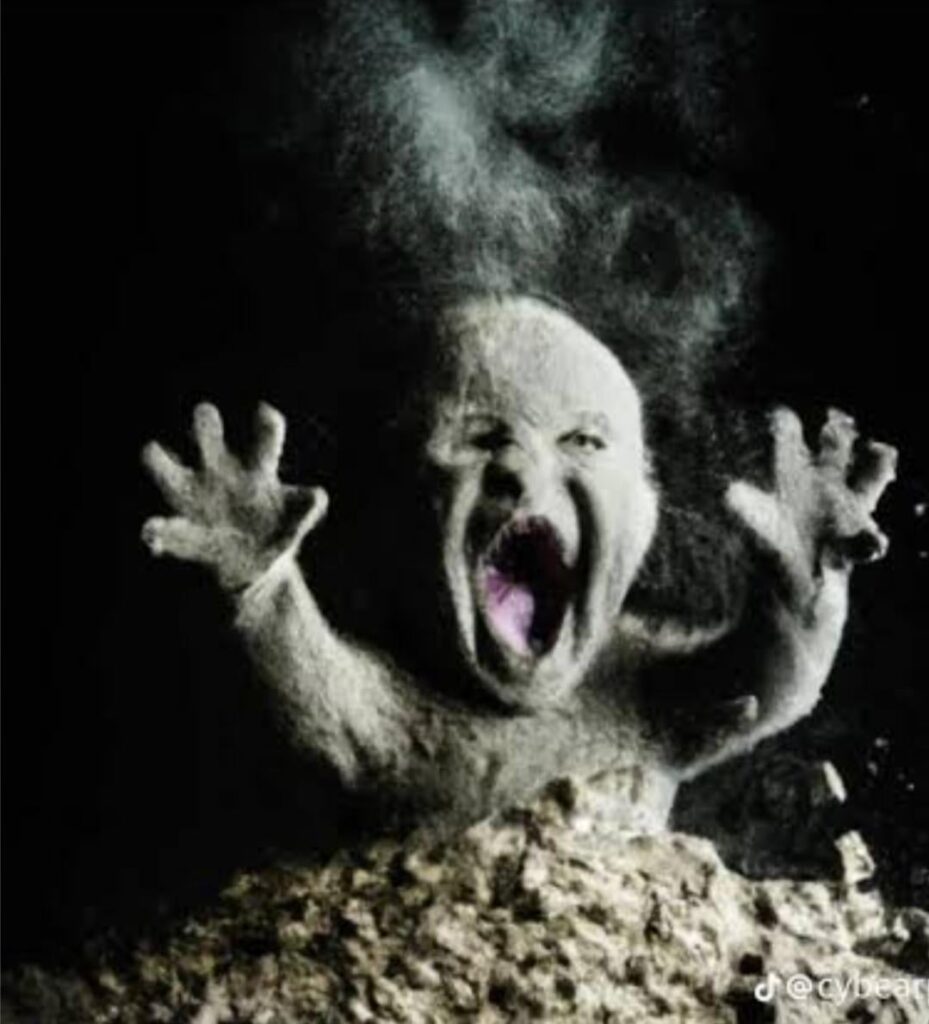 今月何度もピエロのメイクを落とした後の私の本当の姿🤡