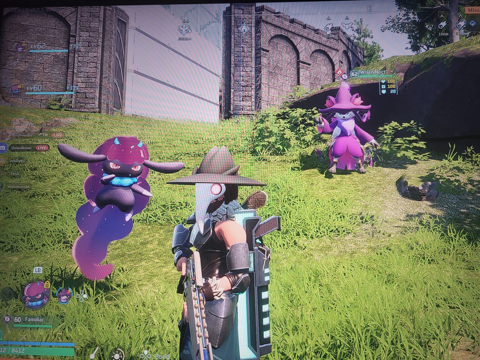 魔女は名前を要求します、さもなければ彼女の使い魔が私を苦しめるでしょう