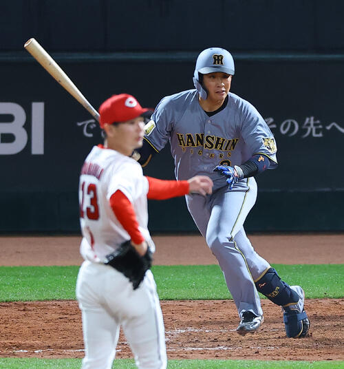 広島対阪神　9回表阪神無死、木浪は安打を放つ（撮影・上田博志）