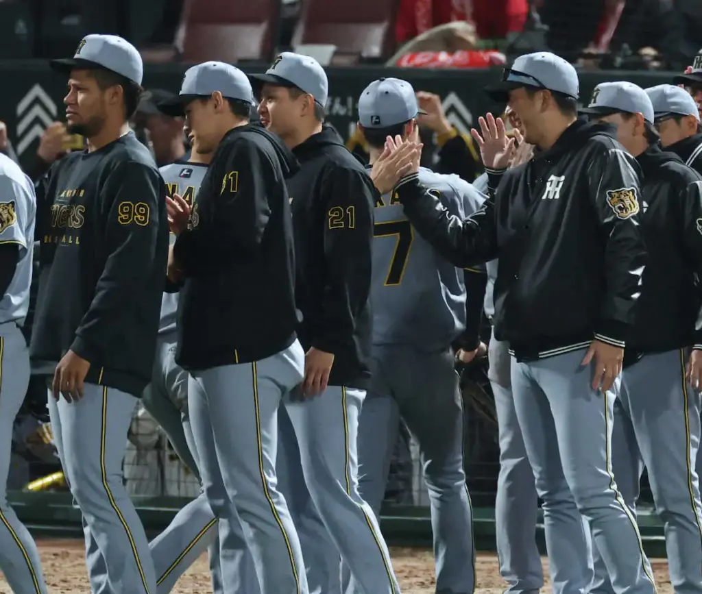 阪神　「いいゲームになった」1時間遅れの試合開始、1時間1分間の中断で最後に笑ったのは藤川球児監督 - スポニチ Sponichi Annex 野球