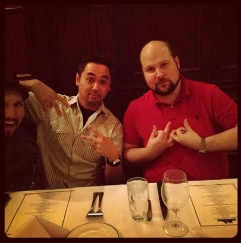 私の叔父が、ノッチと太ったノッチが血のサインを吐いている古い写真を送ってくれた