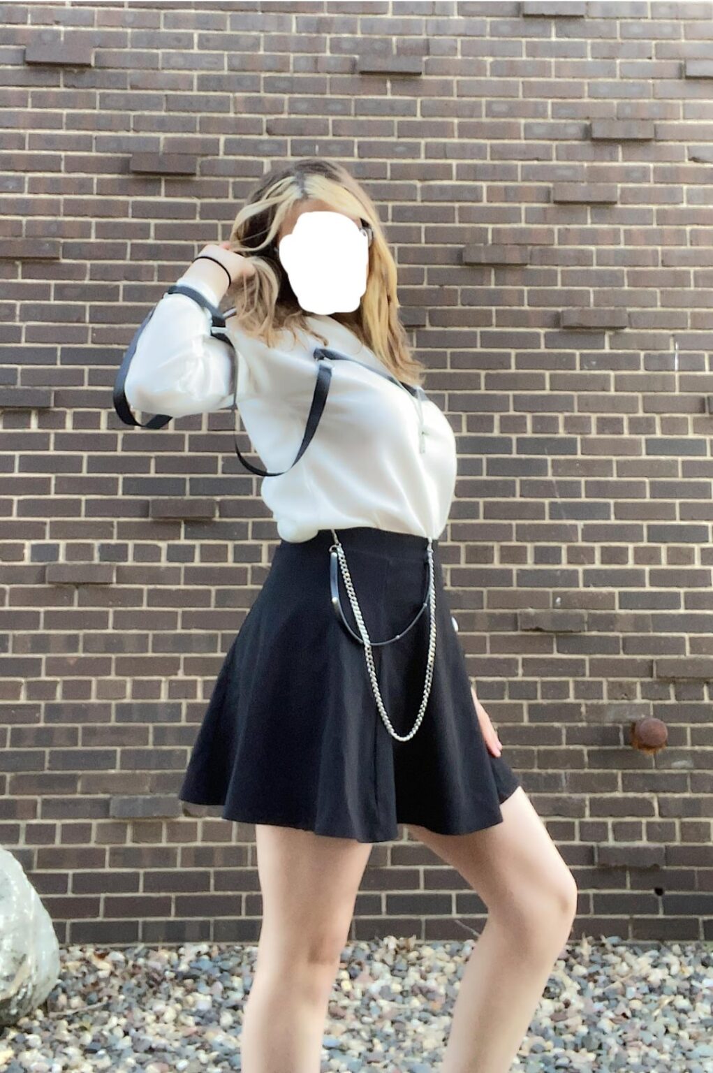 聞いてください、シャツに意味がないのはわかっていますが、私は自分の服装に意味を求めているのではなく、ただ暑く見えることだけを求めています。