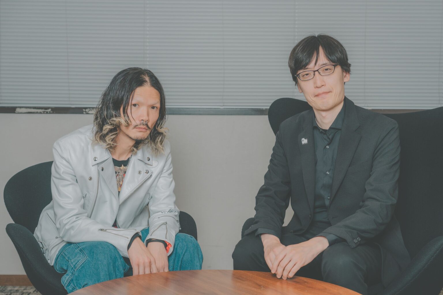 右からMUSICエンジン主宰・河合晃太、インタビュアー庄村聡泰　撮影＝泉健也