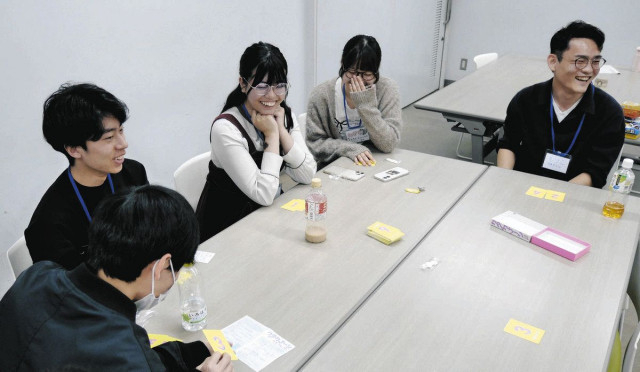 草加・中央図書館「LIBCHILL」　中高生の居場所 きょうからオープン　自由にゲームやおしゃべり