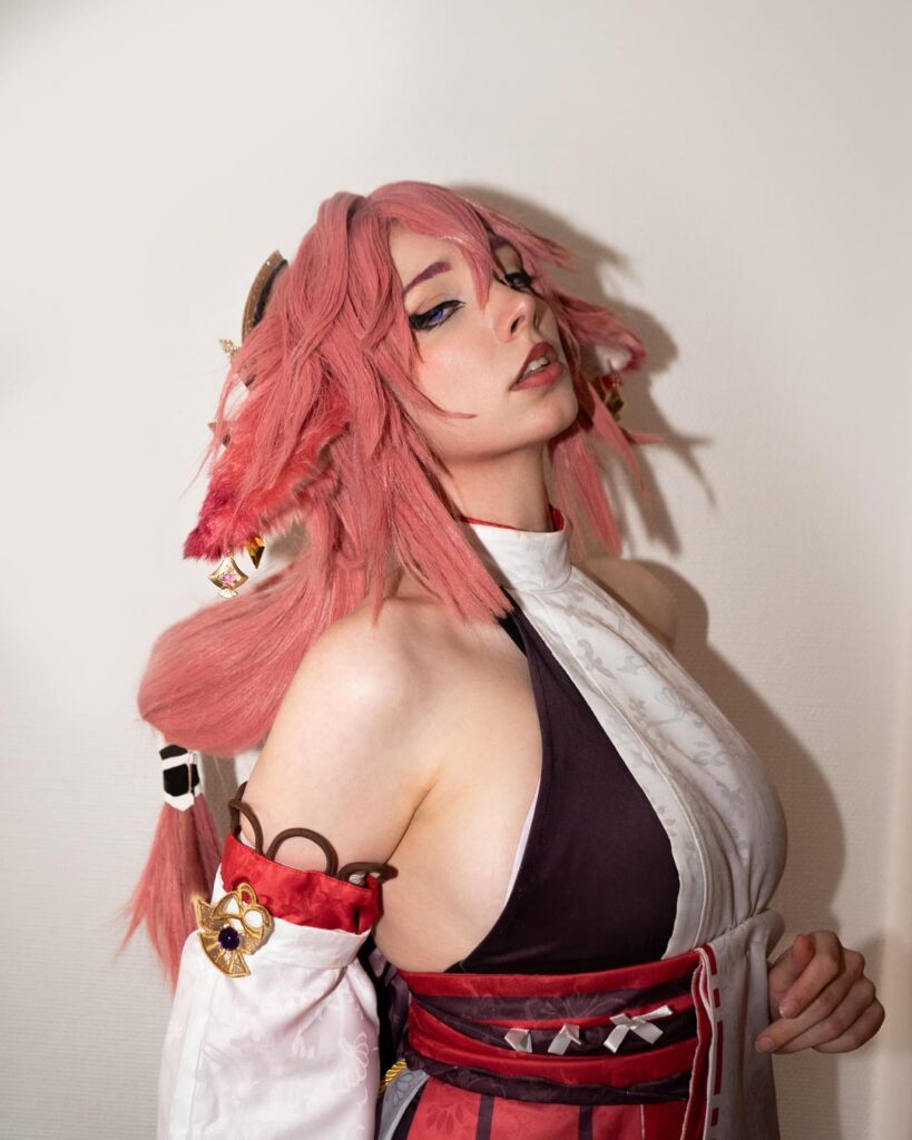 私の八重巫女のコスプレ (uwinnie_cos 作)