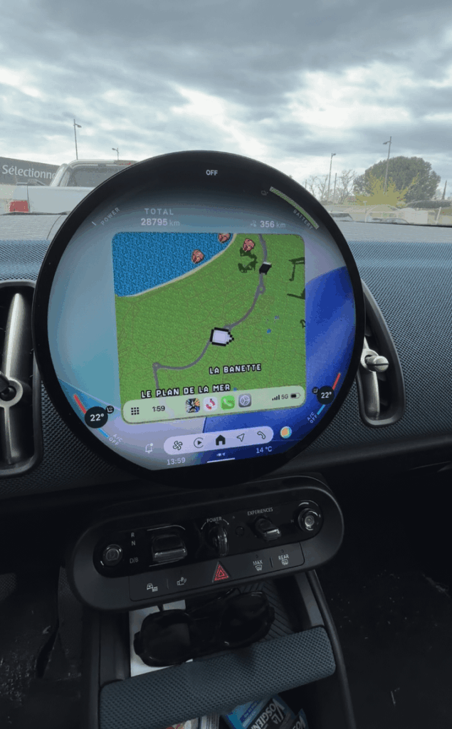 CarPlay を Minecraft に変えたら、通勤時間は決して変わりません