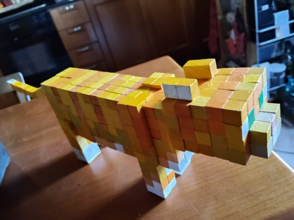 マインクラフトのオレンジ色の猫をプレゼントとして木のブロックから作りました