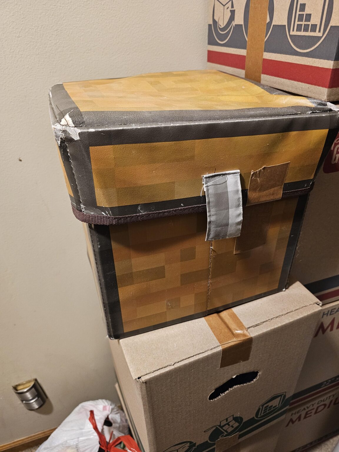 私が約 12 年間所有していたこの Minecraft チェストを見つけるのを手伝ってください。